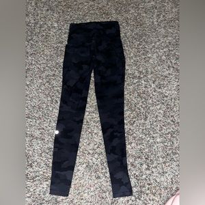 Lululemon Size 2 28’ Black And Grey Camo Leggings